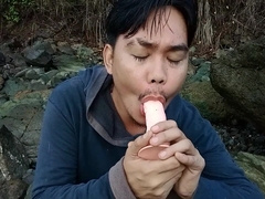 Just now while I was on my way home, I spotted a boy with a highly hefty beefstick