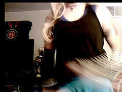 VikkiCD16 is Such a muddy web cam breezy