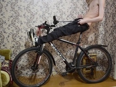 Outdoor cycling adventure turns into a naughty homemade handjob session overflowing with seed!