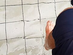 Master Ramon spoils his divine feet in the wet water