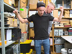 youngster thiefs bulls eye tucked with dildo and raw cock