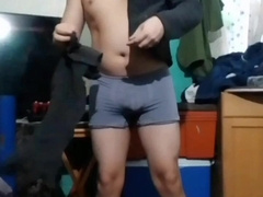 Jesus en boxer jalandose el pene avienta semen episodio 8