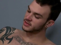 man, eu nã_o sou gay, mas como tá_ faltando mulher&hellip_ Cai de boca