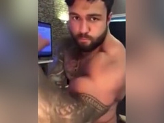 long cock bodybuilder shows off