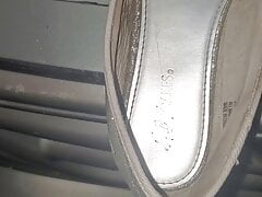 mechanic found grey sparkly flat in customer van
