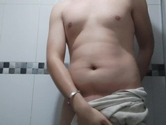 PASANDOLA RICO EN EL BAÑO.