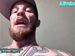 sexy american hunk with tattoos camshows solo