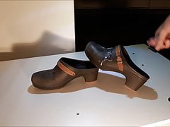 Cumming on Clogs while wearing mules