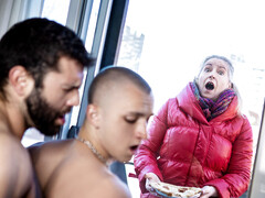 Movers decide to make each other happy with anal