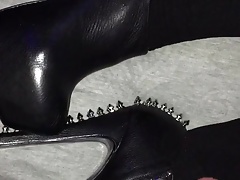 Cumming on a whores heels