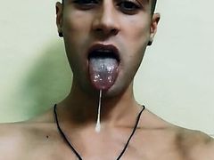 Twink tongue spit