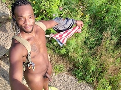 KennieJai ambles naked by the sea in Chicago and gets caught