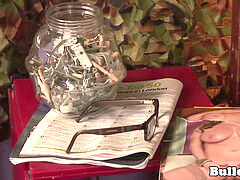 Bulldogpit, jism, onanism