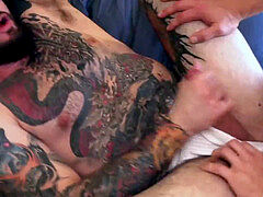 blondie TOP screwing BAREBACK A TATTOOED MUCLED stud