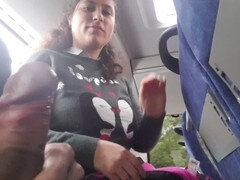 Bus, Flashen, Handjob, Masturbation, Mutti, Nackt, Öffentlich, Stiefmutter