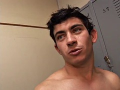 New guy at the gym sucks huge gay cock in the locker room