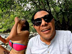 Foreigner fucks me in the river, made me suck hebo and I liked his cum. Colombian sex