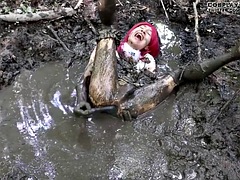 Cosplay trap Maki girlfriend messy play in the mud