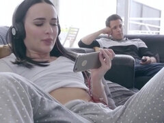 Grosser schwanz, Familie, Hardcore, Lecken, Masturbation, Zierlich, Taboo, Titten