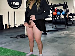 Shemale in miniskirt flashes in the gym