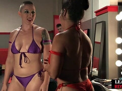 Gorge profonde, Gode, Femme dominatrice, Doigter, Chatte, Belle mère, String, Catch