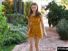 Blondine, Flashen, Pissen, Öffentlich, Muschi, Jungendliche (18+)