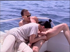 Sucer une bite, Brunette brune, Éjaculation interne, Queue, En levrette, Branlette thaïlandaise, Hard, Hd