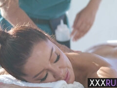 18 años, Asiático, Culo grande, Lesbiana, Lamidas, Masaje, Pequeña, Adolescente