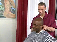 Barbeiro comendo o cu do negão