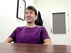 Dark-haired hottie cums during his anal casting