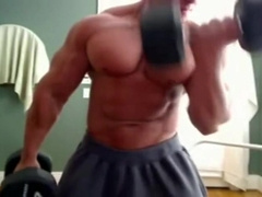 RIPPED Bodybuilder bulking up