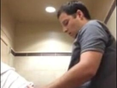 White Manager Pounds Black Theif In Restroom 8