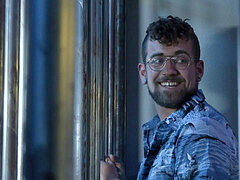 Holding cage Gay Joy - 2 white guys