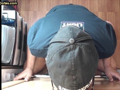 Gloryhole shirtlifter likes masturbating fat lollipop while deep-throating it