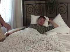 Daddy wakes up sonny for morning romp