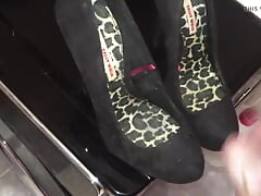 Cuming on black sexy heel tally