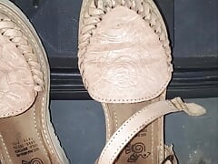 perverted mechanic seen shoes in customer small SUV