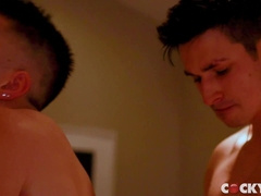 Evan Knoxx gets his ginormous dinky and nut sack deep-throated by Kane Fox