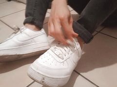 Dirty soles with chocolate and ketchup in each Nike Air Force 1 sneakers, then walk in the park and the streets Dirty soles due