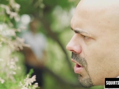 Alexandro Cabrera cums with Tom Storm in spontaneous outdoor cruising