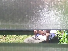 Espiando o boy punhetando no quintal