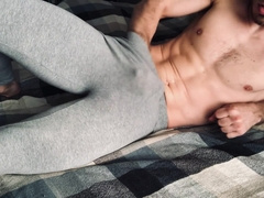 КОНЧАЮ в СЕРЫХ ЛОСИНАХ после Тренировки! Мужские стоны! Русское домашнее соло нат