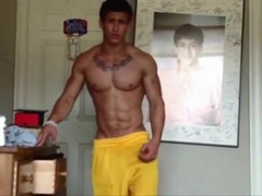 Muscular Hunk Masturbates on Webcam