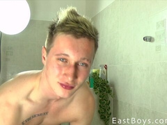 Evan Jonson flexing after flaunting his hot bod