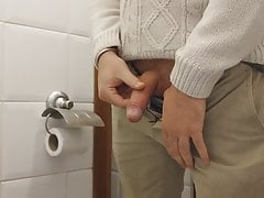 Apanhado a urinar