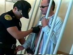 Cop and prisoner exchange blowjobs in the prison cell