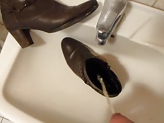 Piss in wifes brown ankle boot