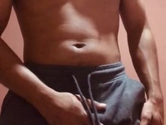 Jovencito caliente se pajea