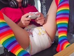 Gamer Kinkytwinkpamps has a little accident in his diaper