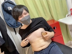 I sensually stimulated my nipples with a brush and experienced a unique orgasm ♡ [Japanese boy]